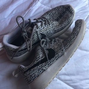 Nike LIMITED EDITION Roche Sneakers